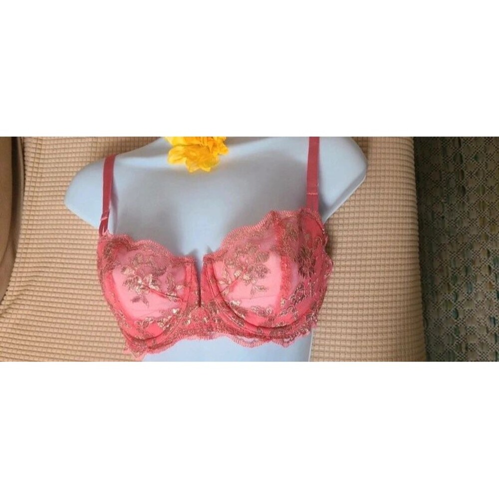 Victoria secret Coral with gold embroidery dream angels bra 34D New